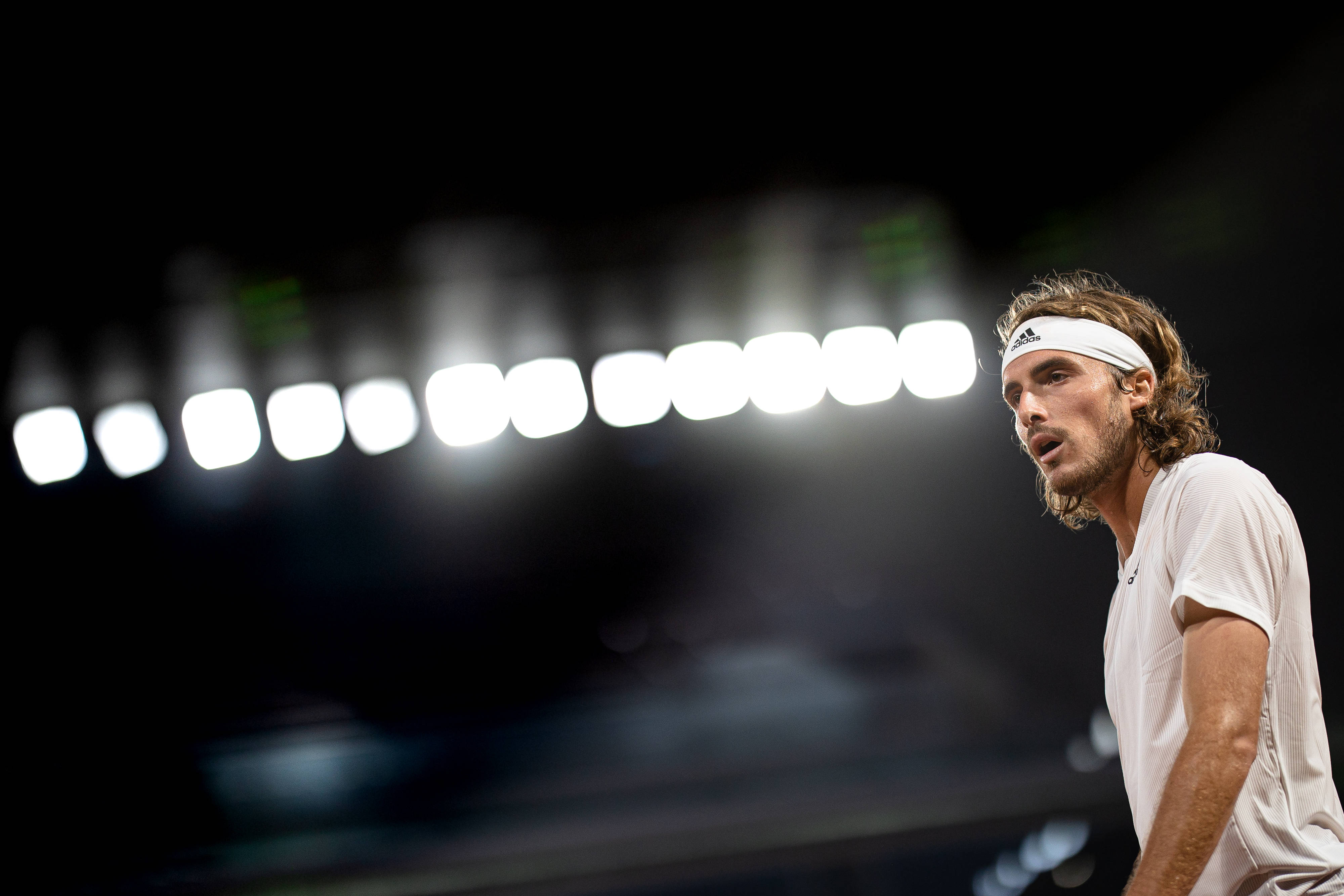 LPL赛事观看-法国网球队翻盘美国网球队，西西帕斯三分雨点燃全场