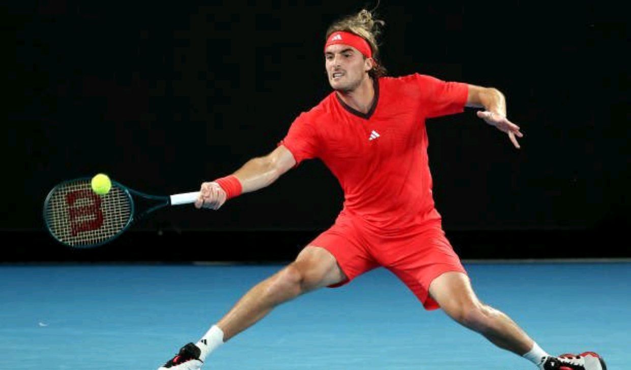 法国网球队险胜日本网球队，西西帕斯完成帽子戏法