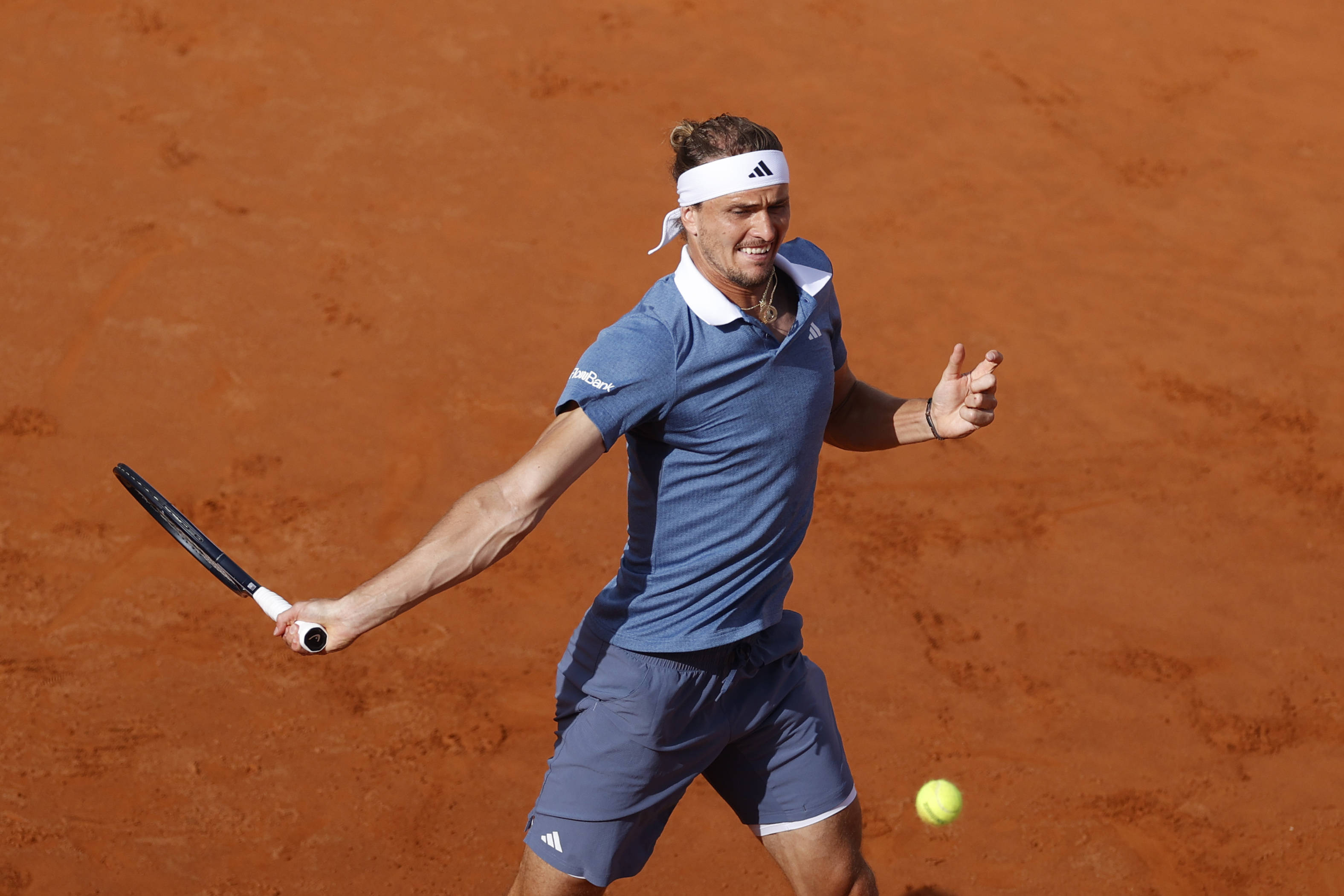 LOL英雄联盟赛事指南-包含意大利网球队完胜西班牙网球队，兹维列夫绝境逆转的词条