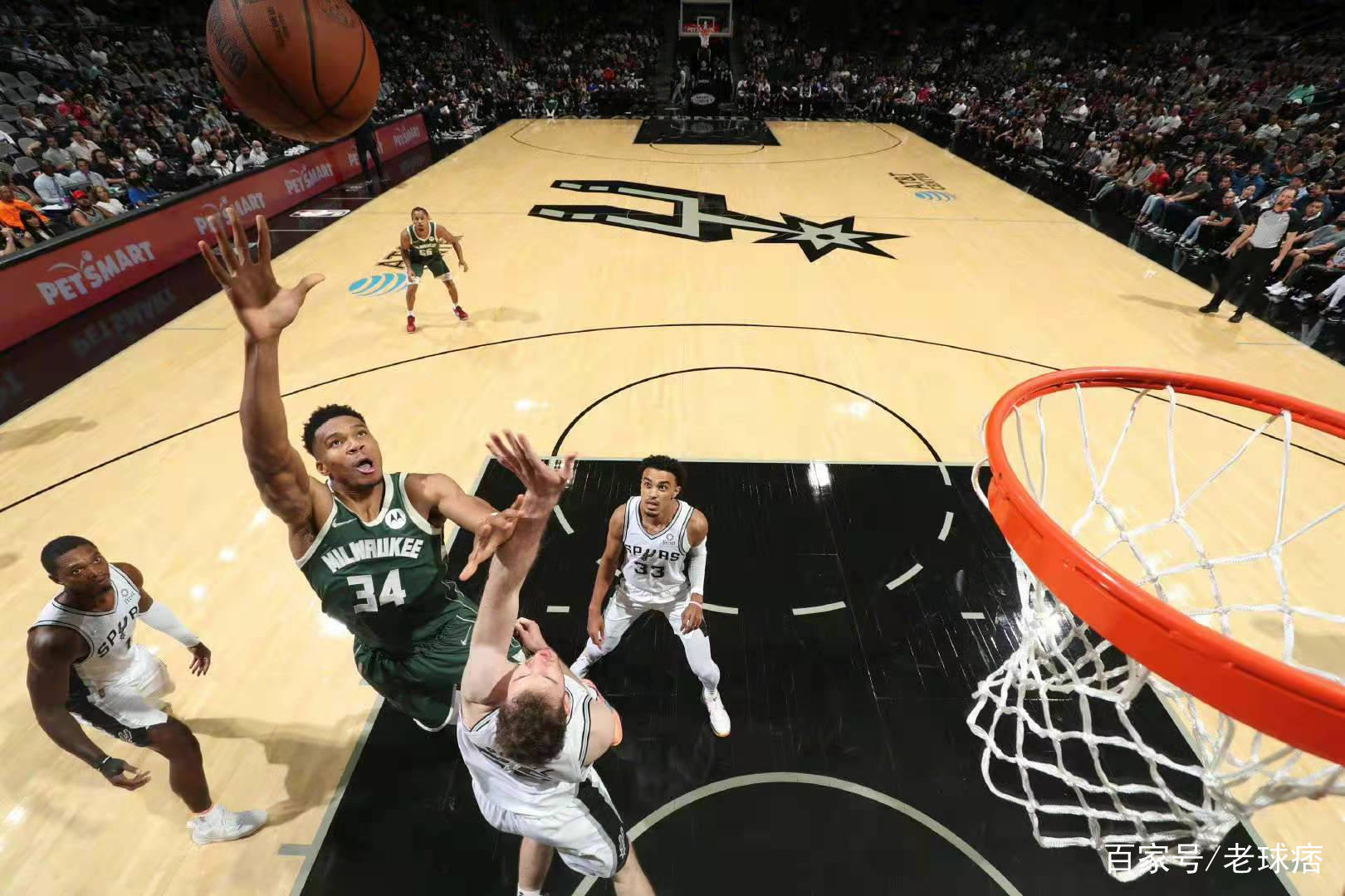 包含马刺碾压雄鹿B队，巴恩斯三分雨点燃全场的词条