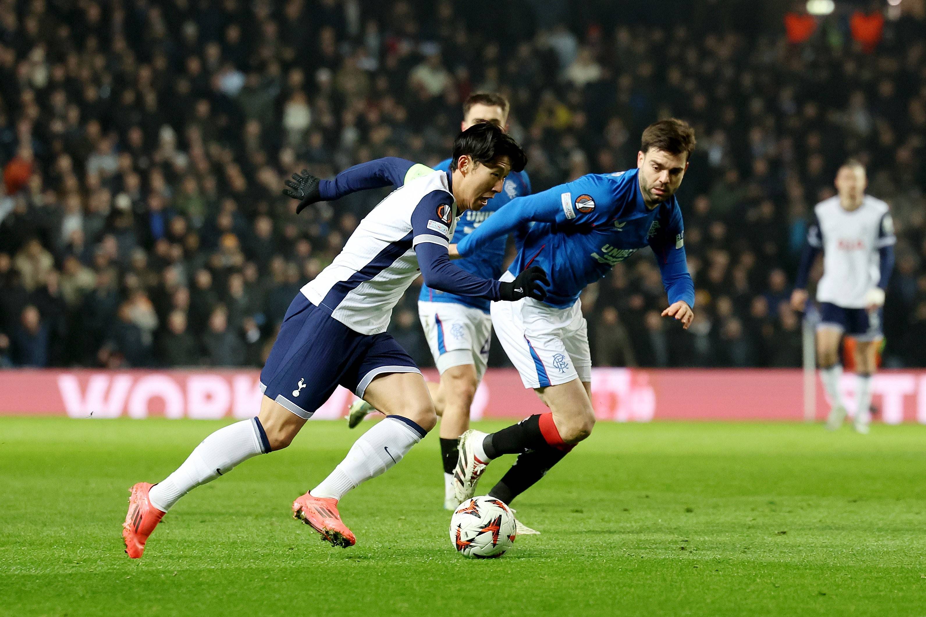 切尔西逆转战胜热刺，继续保持赛季不败的简单介绍