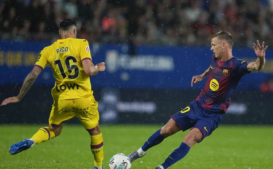 LOL英雄联盟赛事指南-巴塞罗那射手火力全开，轻松击败对手