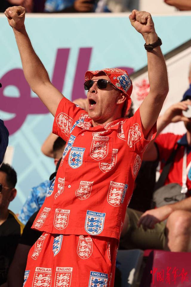 LOL英雄联盟投注竞猜-关于球迷热情支持爱豆球员在赛场上大放异彩的信息