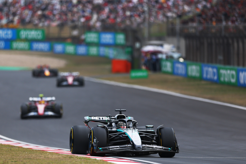 迈凯伦碾压法拉利，拉塞尔统治全场的简单介绍